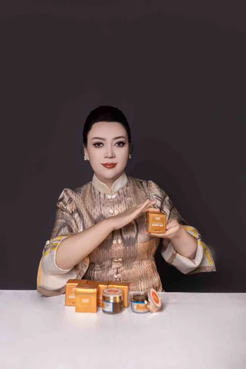 爱克玛妍丁香油外面用的按摩油RIYANNA UWLINIX MEYI