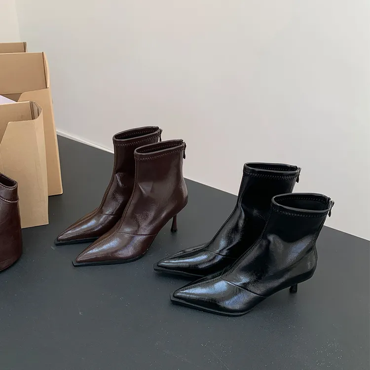 法式复古尖头细跟短靴女秋冬新款气质时髦百搭瘦瘦靴小众设计短靴