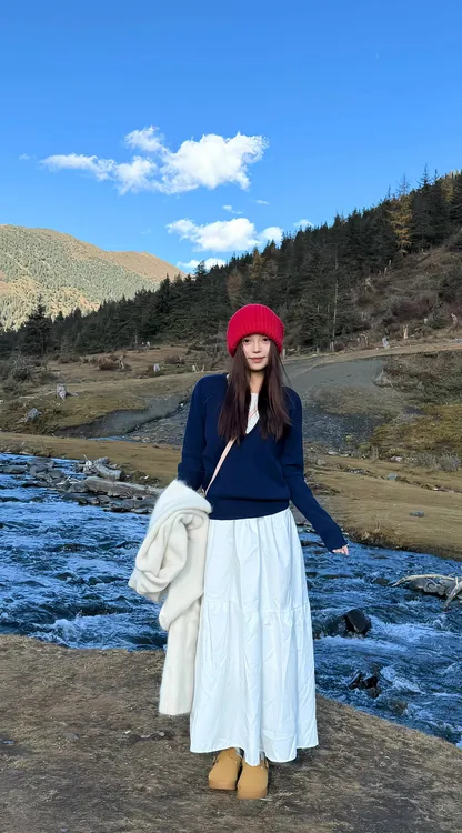 川西新疆内蒙出游穿搭韩版温柔百搭针织上衣白色垂感连衣裙子早秋