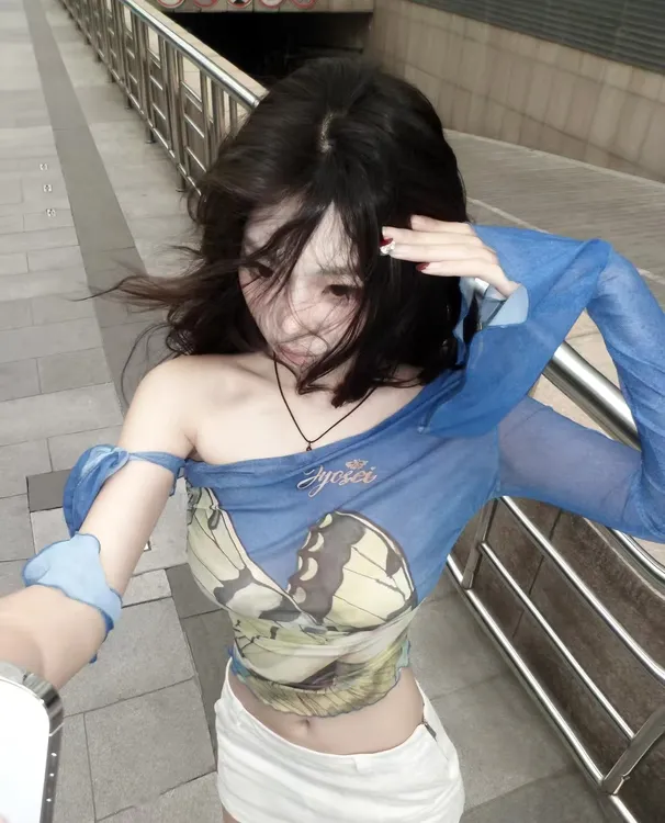 超美辣妹风设计感蝴蝶印花单肩弹力t恤女2025夏款网纱木耳边紧身