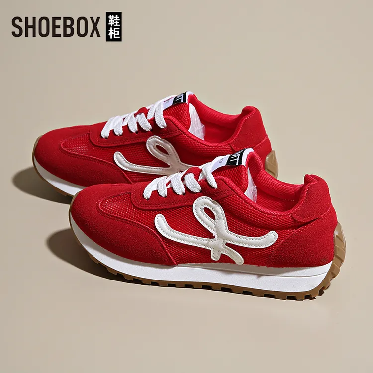 达芙妮集团旗下红色复古阿甘运动鞋女秋季透气网面软底休闲德训鞋