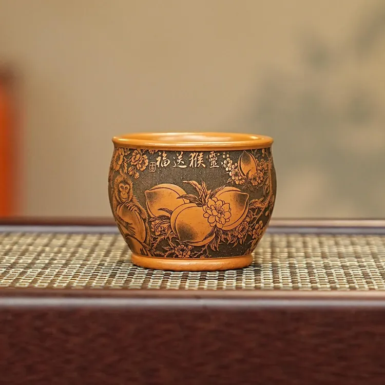 宜兴全手工紫砂茶具 原矿段泥泥料刻绘灵猴送福双层紫砂主人杯