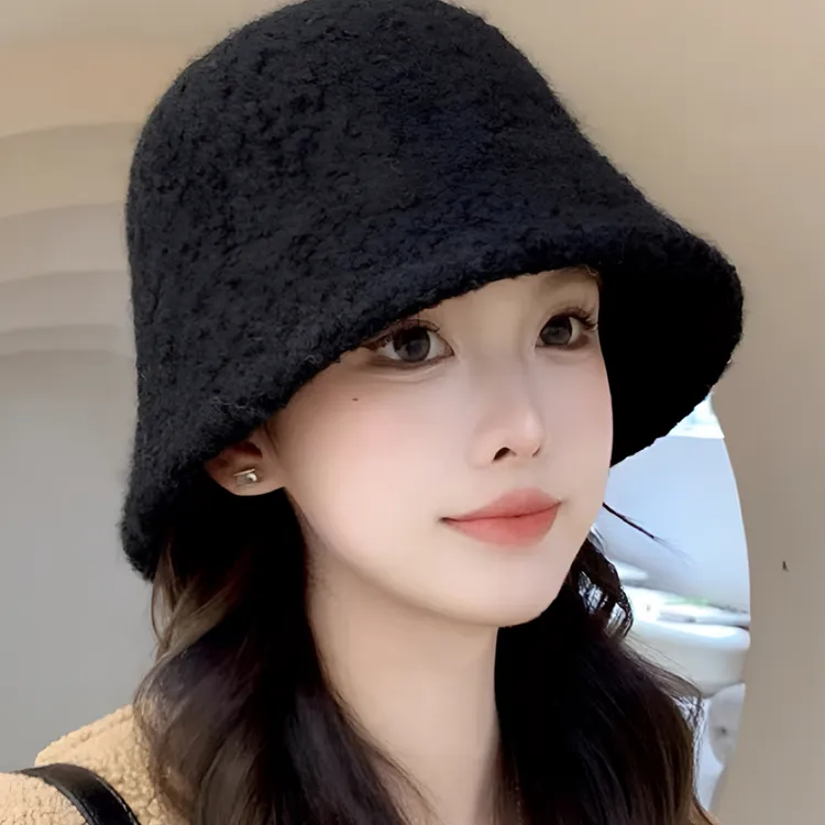 秋冬羊羔毛渔夫帽子女秋冬女黑色显脸小保暖毛绒水桶帽日系盆帽