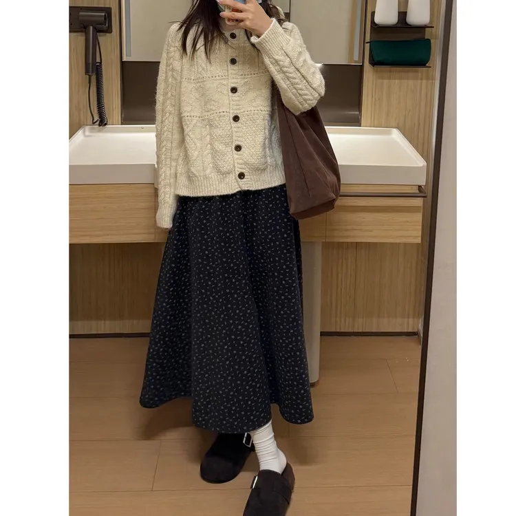 黑色碎花梨型身材高腰显瘦大码半身裙女冬季款宽松遮胯百搭中长裙