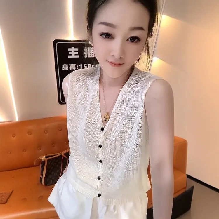 2025夏季新款V领时髦洋气无袖针织衫女气质修身显瘦毛衣女秋冬