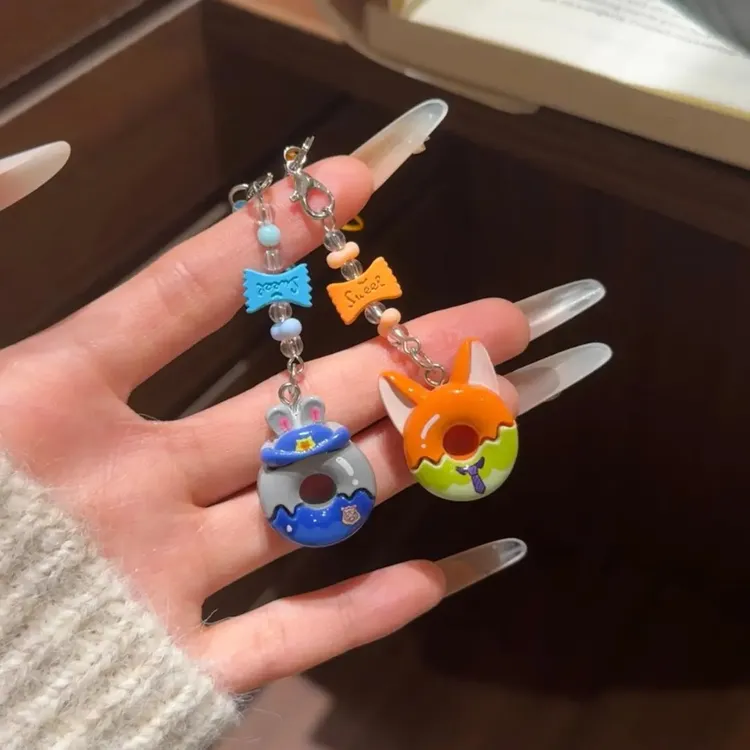 卡通疯狂动物城朱迪尼克甜甜圈钥匙扣女精致书包手机挂件