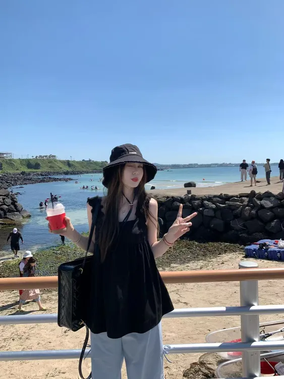 2025夏季新款法式甜妹木耳边娃娃小衫短款上衣设计感蕾丝拼接长裤