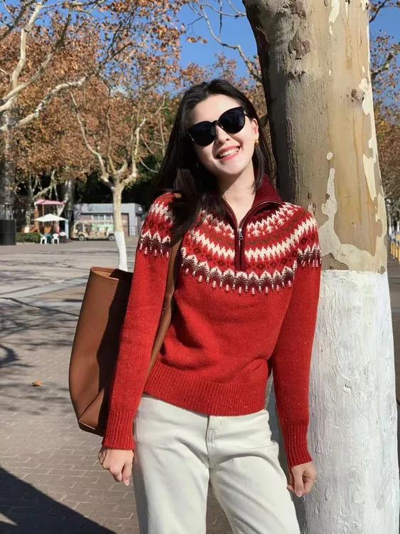 春秋新款小众炸街高级感女装气质新年红半开领费尔岛针织衫直筒裤