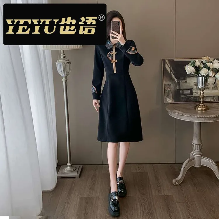 国风新中式盘扣气质连衣裙女秋季2024新款收腰显瘦中长款黑色裙子