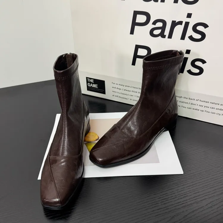 羊皮版秋冬新款棕色短靴方头粗跟显瘦弹力瘦瘦靴后拉链通勤靴子女