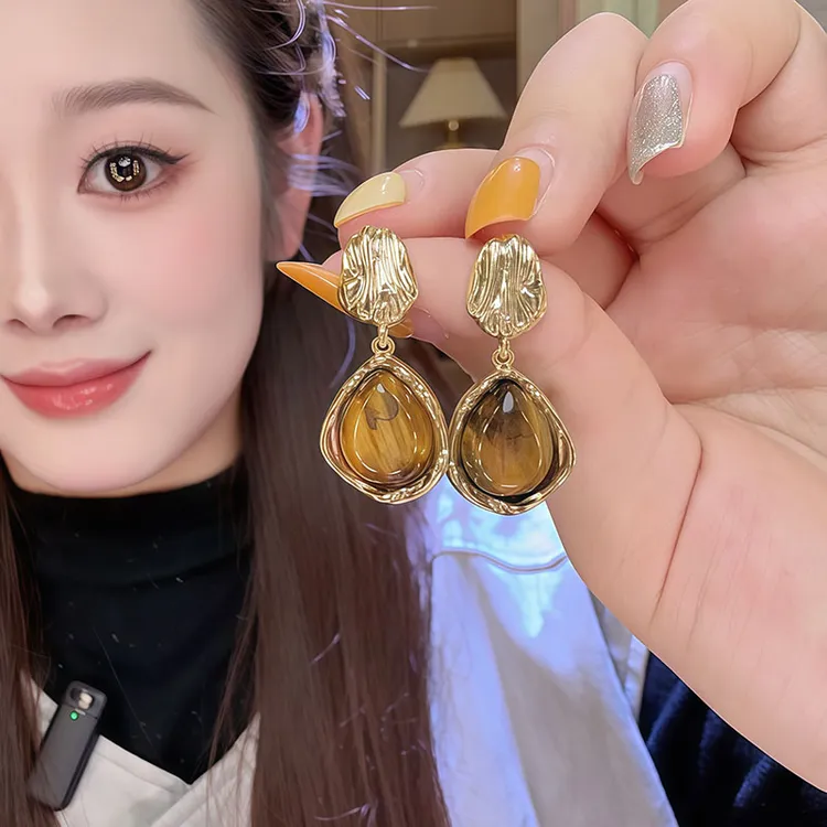 铜合金树脂耳饰 复古水滴吊坠耳钉女气质港风高级感美拉德耳环