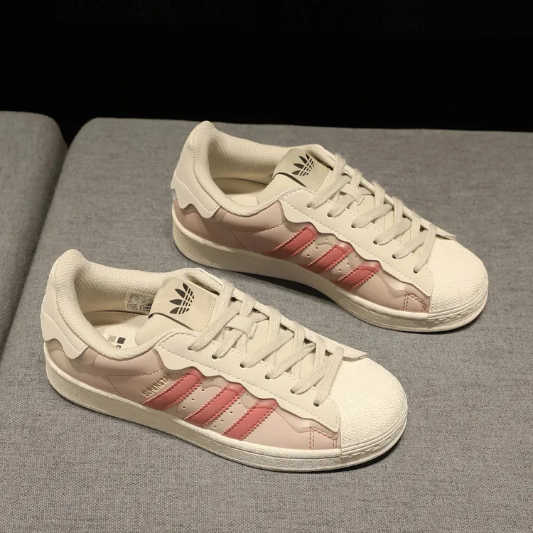 贝壳头奶油花边休闲真皮小白鞋女款2025春秋新款粉色爆款运动板鞋