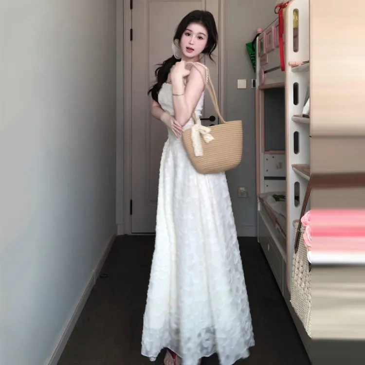 法式温柔提花白色连衣裙子女夏季2025新爆款绝美收腰吊带长裙套装