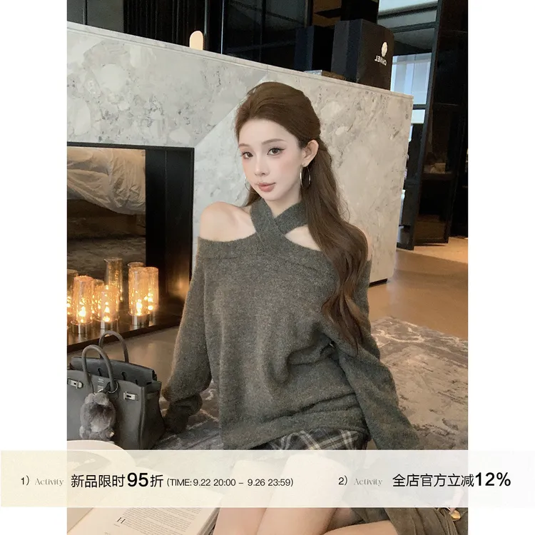 【QIUROUYAO邱肉瑶】肃穆的浪漫｜折叠美学挂脖一字毛织衫