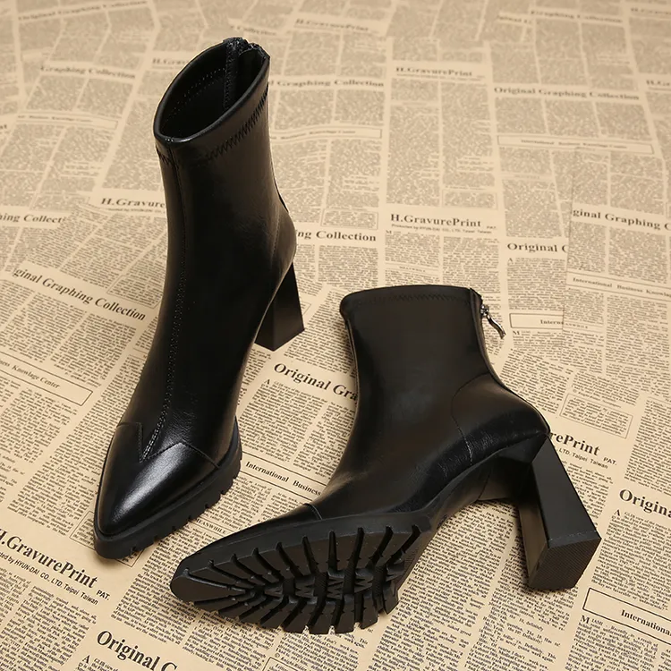 真皮尖头短靴女秋冬加绒粗跟弹力瘦瘦靴时尚小个子增高厚底马丁靴