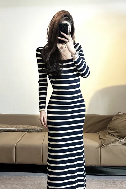 2025春秋新品条纹针织连衣裙女U领长袖纯欲撞色打底气质包臀长裙