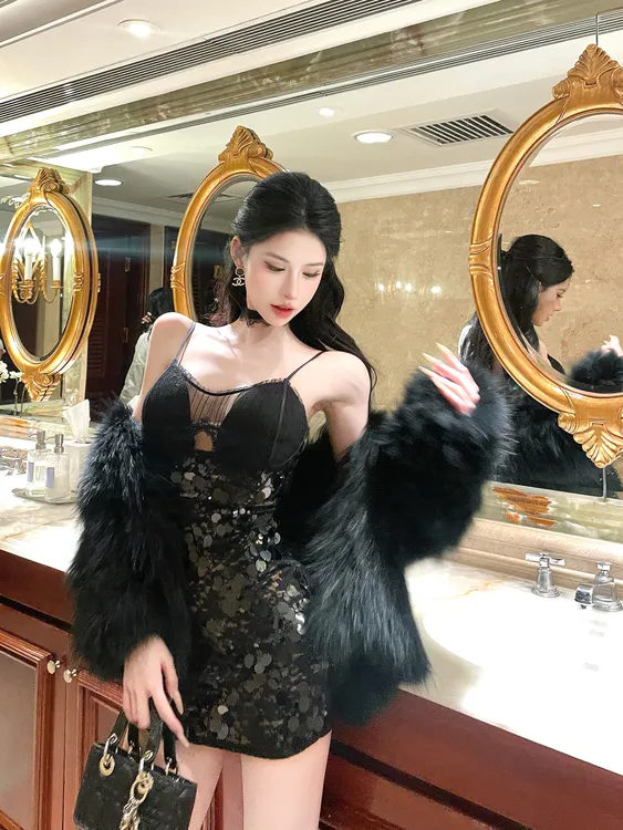 蕾丝吊带连衣裙2025秋冬黑色性感包臀裙亮片开叉裙子+毛毛外套女