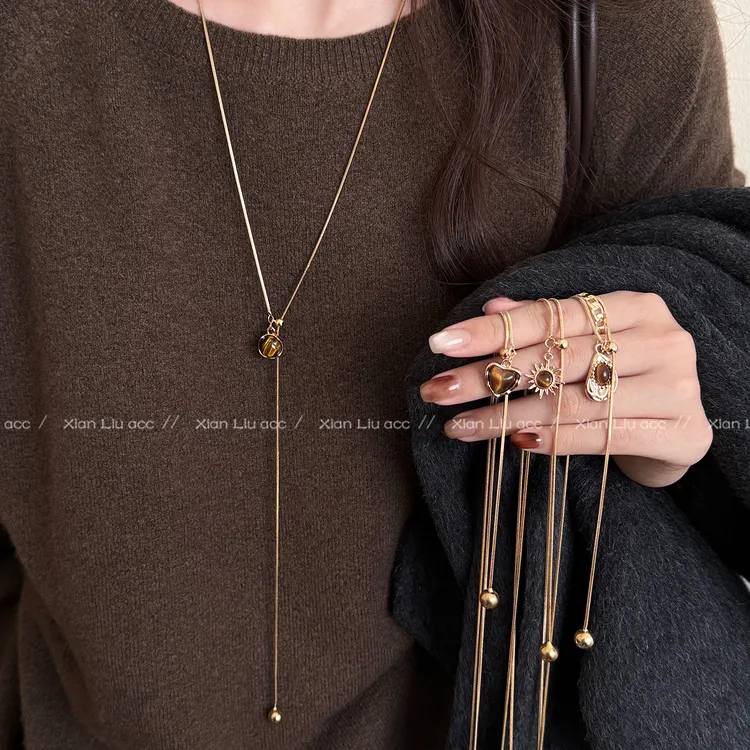 钛钢项链 美拉德复古虎眼石太阳花项链女款气质高级感毛衣链配饰