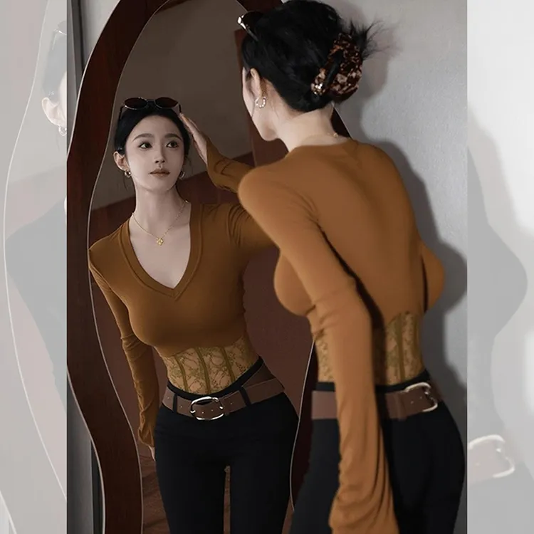 咖啡色v领微透修身T恤打底衫2025秋冬新款女辣妹风巨好看长袖上衣