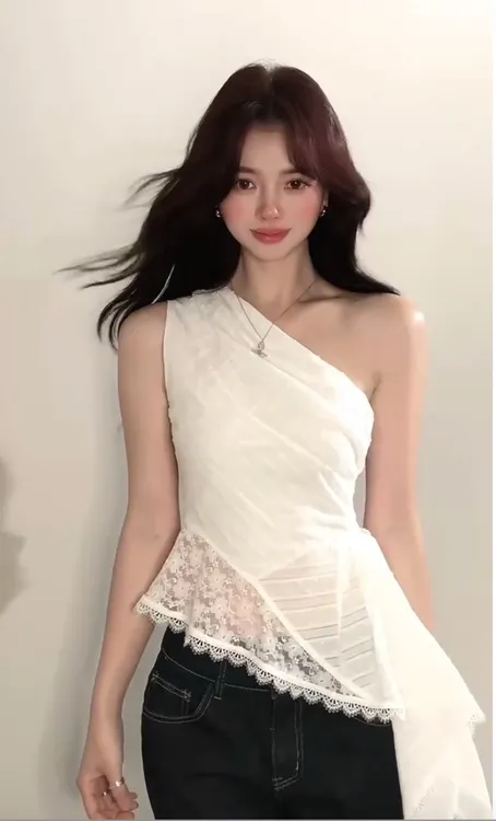 SS938法式简约气质辣妹白色不规则上衣黑色裤子两件套女夏装