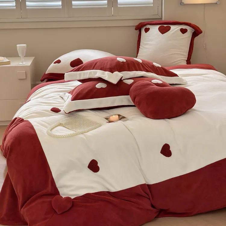 梦悦｜【怦然心动】爱意绵绵简约红色心动款牛奶绒立体贴布绣四件套