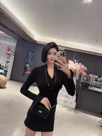 DOUWU【黑夜女王】黑色净版V领喇叭袖长袖上衣SY14132