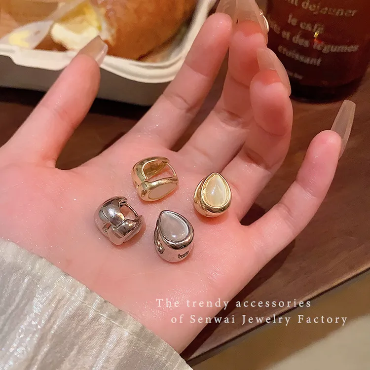 黄铜陶瓷耳饰 韩系透亮水滴耳扣女百搭小众高级感双面耳环独特