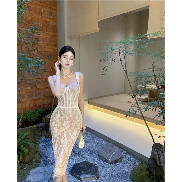 法式性感吊带连衣裙女装夏季2025新款蕾丝拼接无袖修身气质中长裙