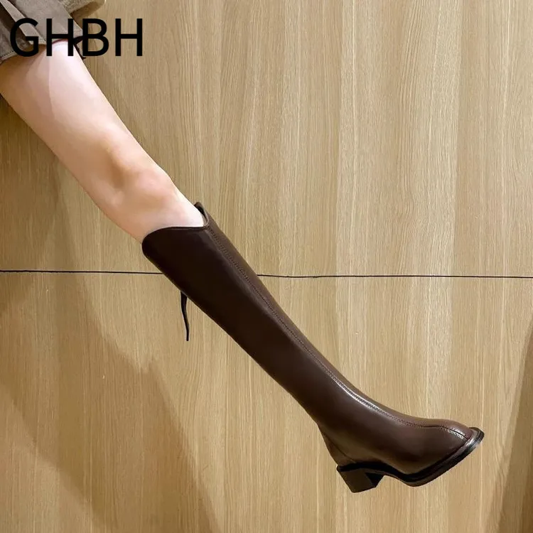 不过膝长筒靴女2025新款秋冬小个子粗跟V口骑士靴今年流行的长靴