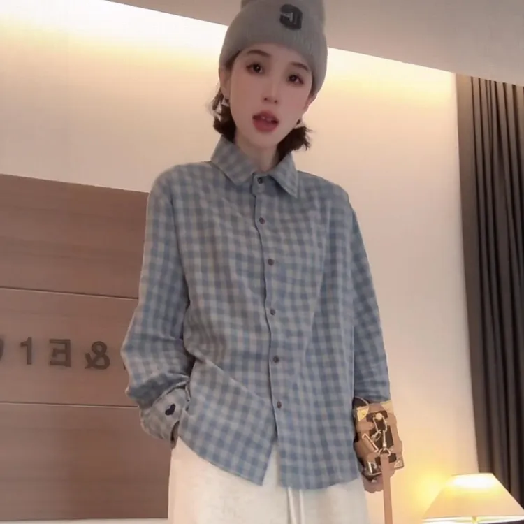 【米米服饰】2025小众设计极简风浅蓝色翻领格子衬衫内搭打底衫上衣