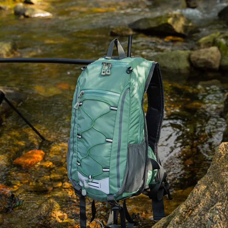 户外骑行徒步登山包女轻便爬山装备背包运动跑步轻量化旅游双肩包