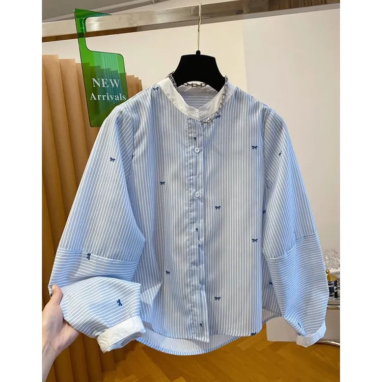 6139日系蓝色条纹衬衫女春季新款宽松圆领长袖百搭蝴蝶结刺绣上衣