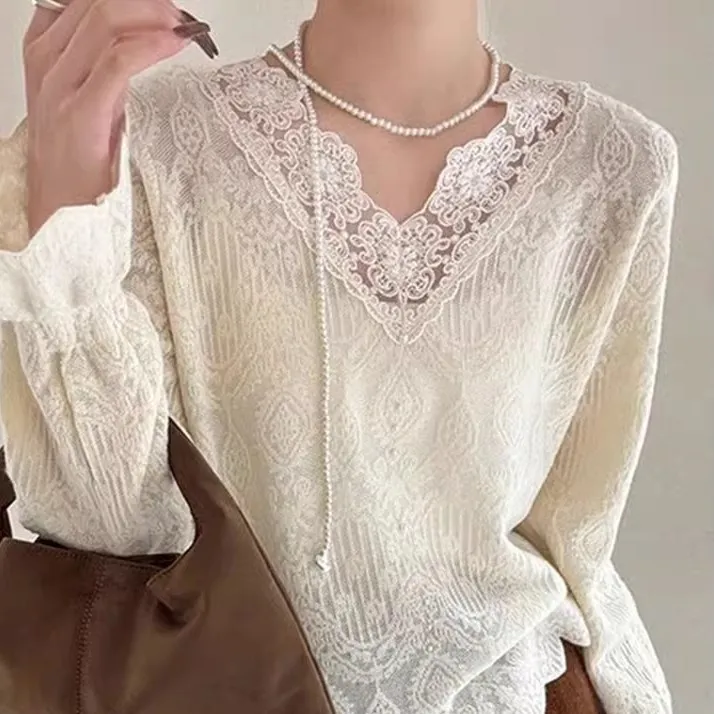 6095轻法式蕾丝雕花工艺花袖针织上衣V领显瘦蕾丝打底衣女内搭
