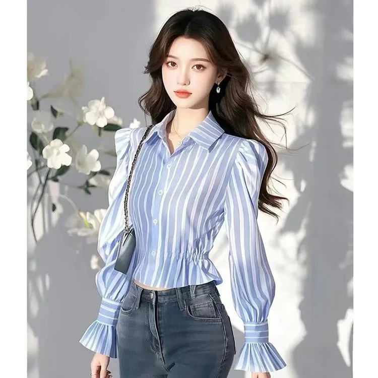 甜美蓝色条纹短款衬衫长袖女士气质高级感喇叭袖洋气上衣2025春季