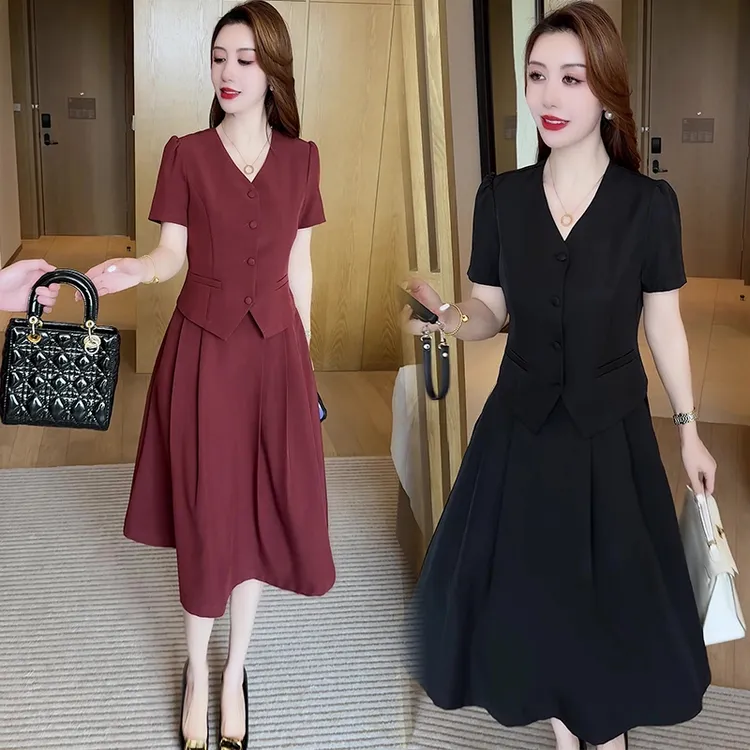 7232两件套 2025新款小个子套裙显瘦收腰半身裙短袖气质开衫套装