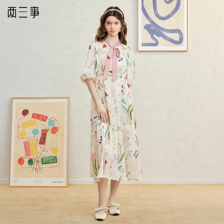 两三事梦寐花园夏季新款法式印花绑带领泡泡袖a字连衣裙裙子碎花