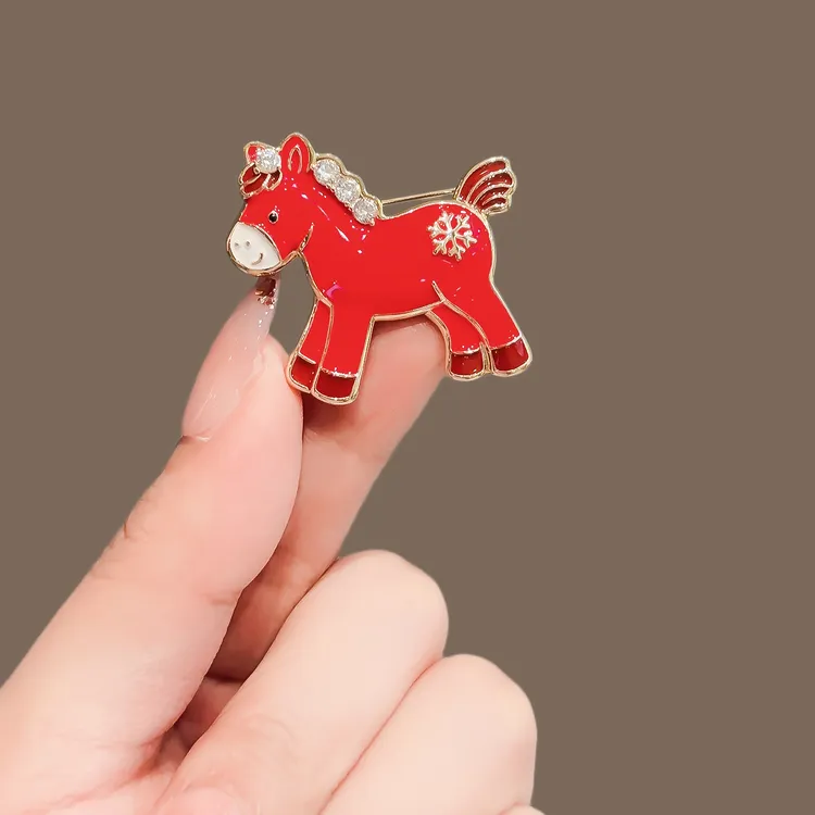 本命年生肖红色小马驹胸针高端女气质时尚别针创意胸花衣服装礼品