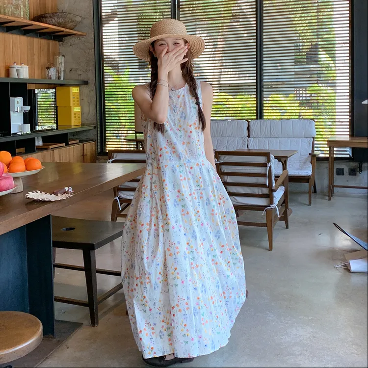 俏皮减龄印花无袖背心连衣裙女2025年夏季新款碎花显瘦气质长裙子