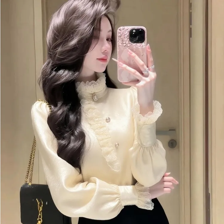 元旦新年穿搭轻奢超好看衬衫高级感收腰减龄爆款独特2025上衣杏色