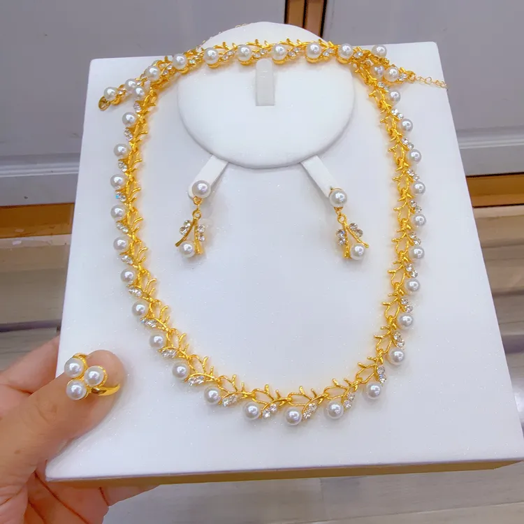 铜合金亚克力项链 新款时尚四件套首饰白色百搭altun pasun 026