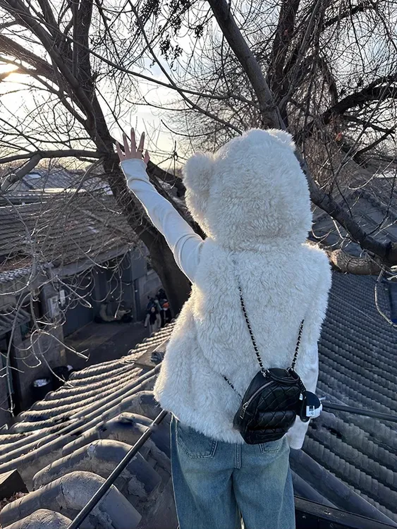 米白坎肩连帽马甲女2025春季新款皮毛一体外套马夹小熊耳朵高级感