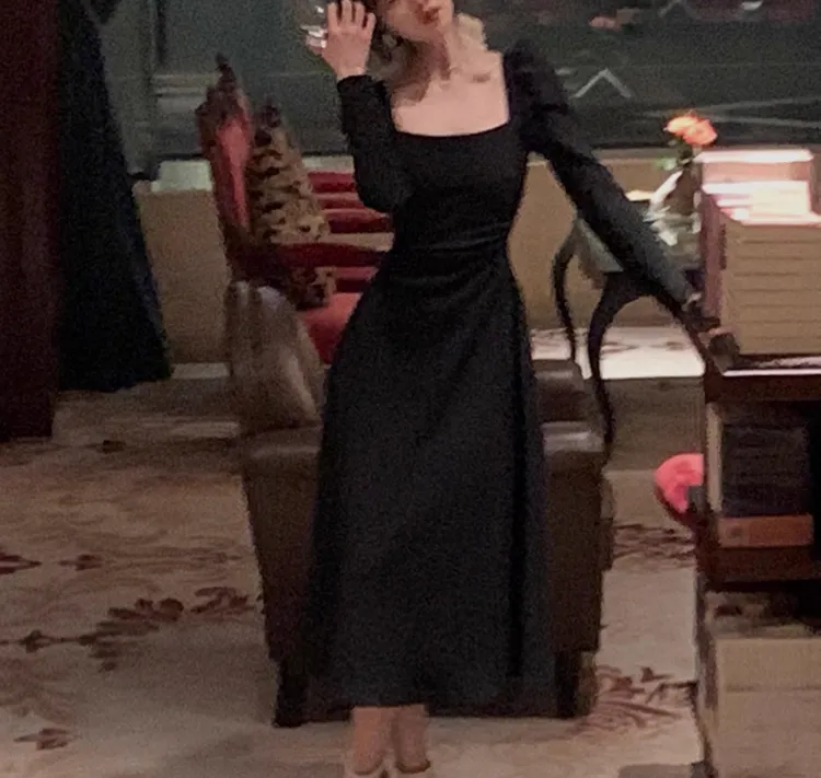 法式小众设计感黑色方领泡泡袖褶皱收腰气质长款礼服别致连衣裙秋