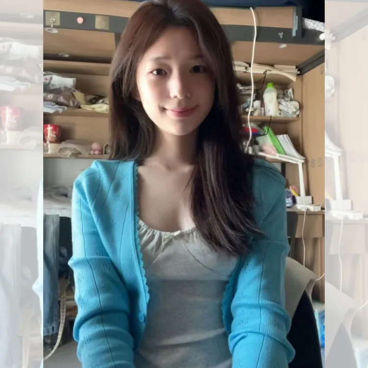 蓝色花边V领长袖针织开衫女2025春季新款韩系穿搭镂空设计感上衣