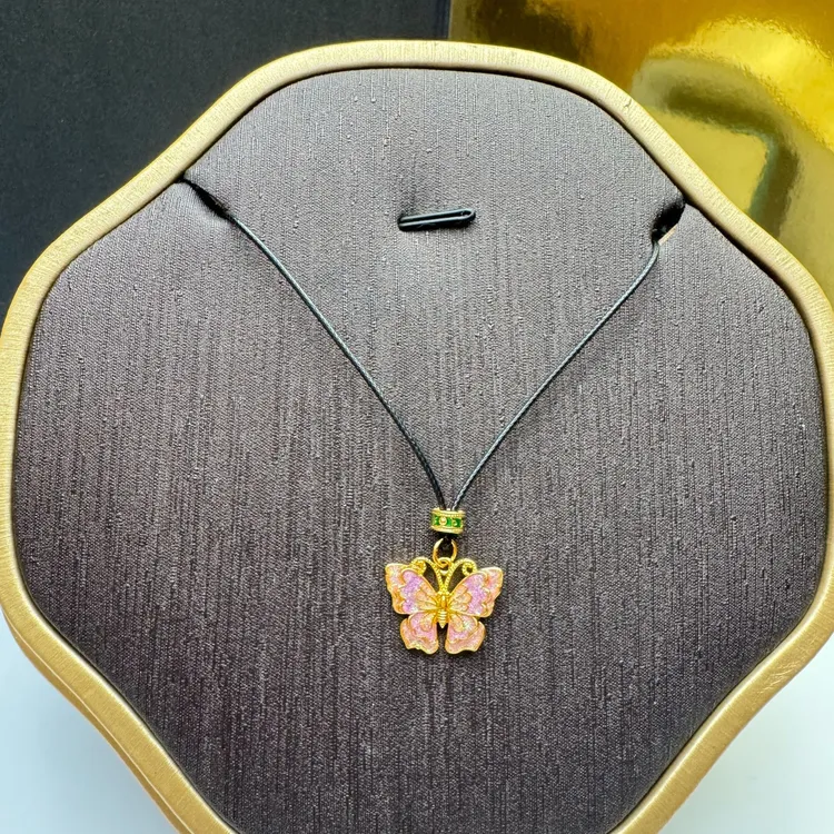 3#足金999 珐琅彩蝴蝶吊坠 皮绳 黄金蝴蝶