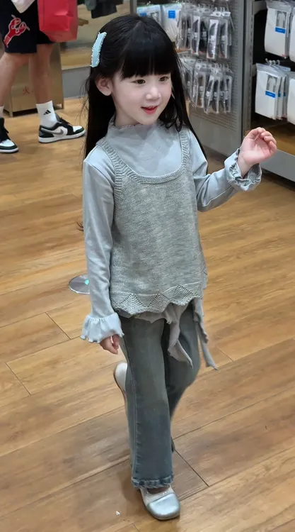 女童套装2025新款秋季宝宝洋气针织马甲打底衫儿童牛仔裤三件套潮