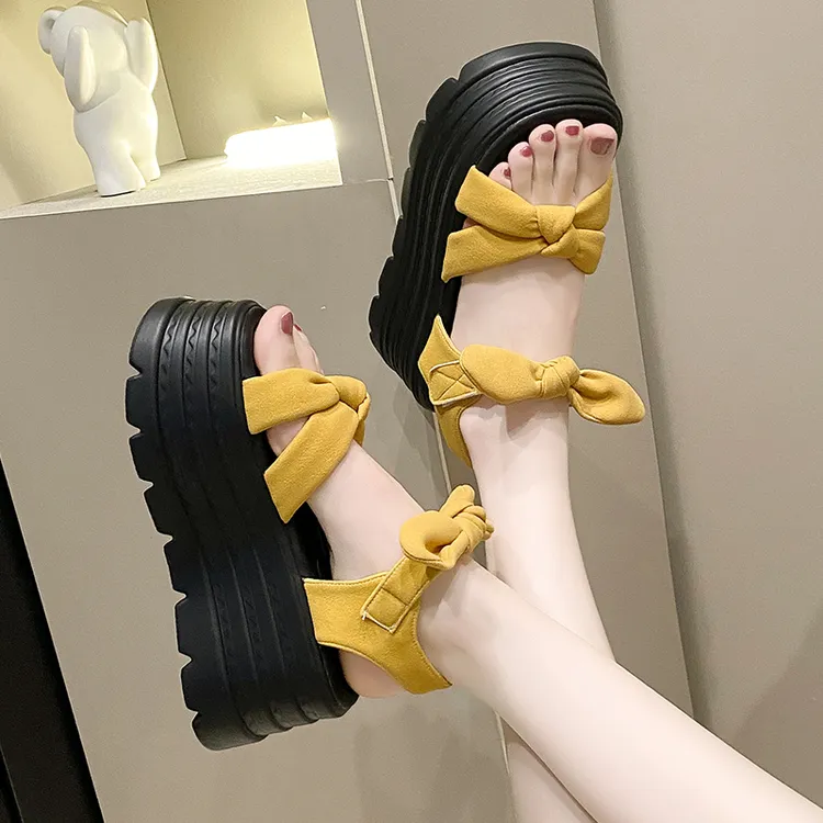 多巴胺蝴蝶结凉鞋女2025新款夏季复古时尚厚底增高配裙子沙滩鞋女