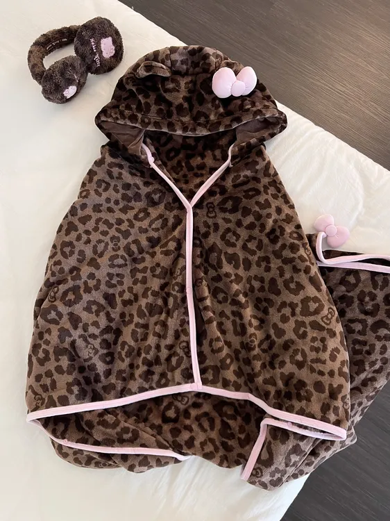 【DMXJ大梦想家】卡通豹纹Kitty法兰绒睡袍女秋冬款舒适连帽家居服