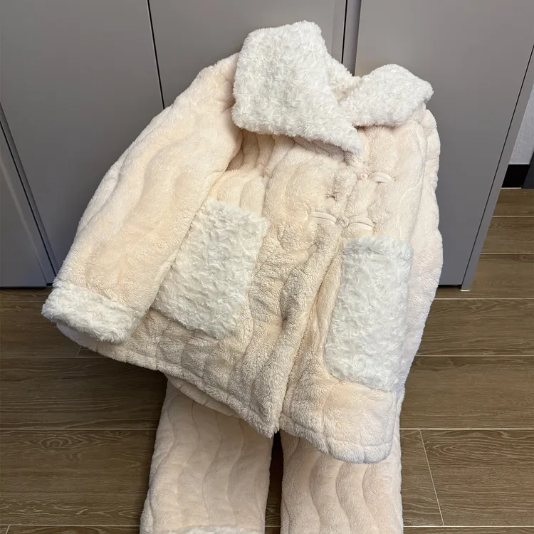 三层夹棉加厚睡衣女款秋冬季奶油毛绒保暖柔软珊瑚绒家居服可外穿