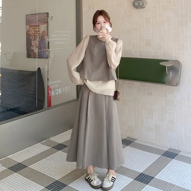 卡其色套装女早秋新款盐系轻熟风气质韩系小衫马甲半身裙三件套