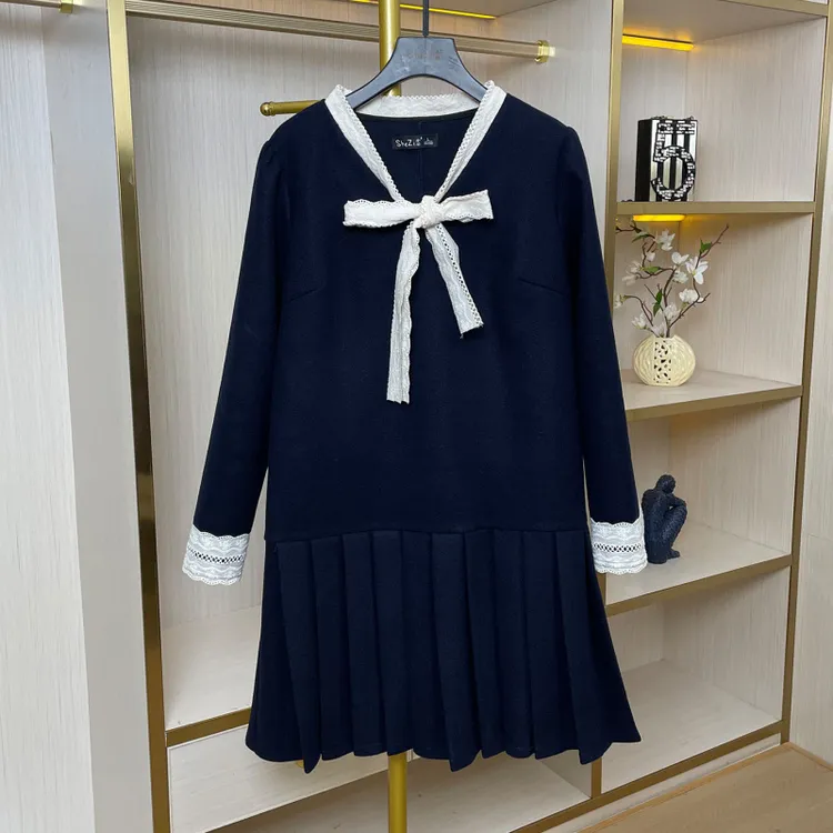 奢姿大码女装2025冬季时尚蕾丝设计百褶连衣裙胖妹妹气质减龄长裙